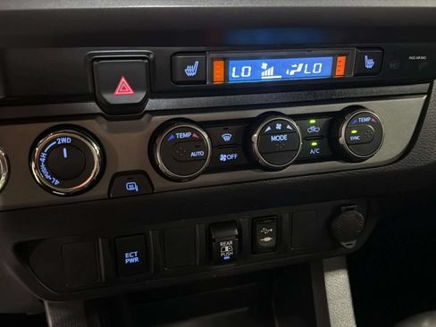 Used 2019 Toyota Tacoma SR5 AWD/4WD image 28