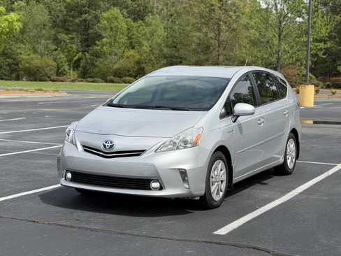 Used 2013 Toyota Prius V Three image 3
