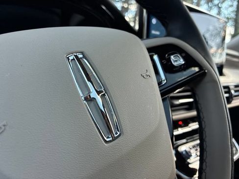 Used 2025 Lincoln Corsair Reserve AWD/4WD image 28