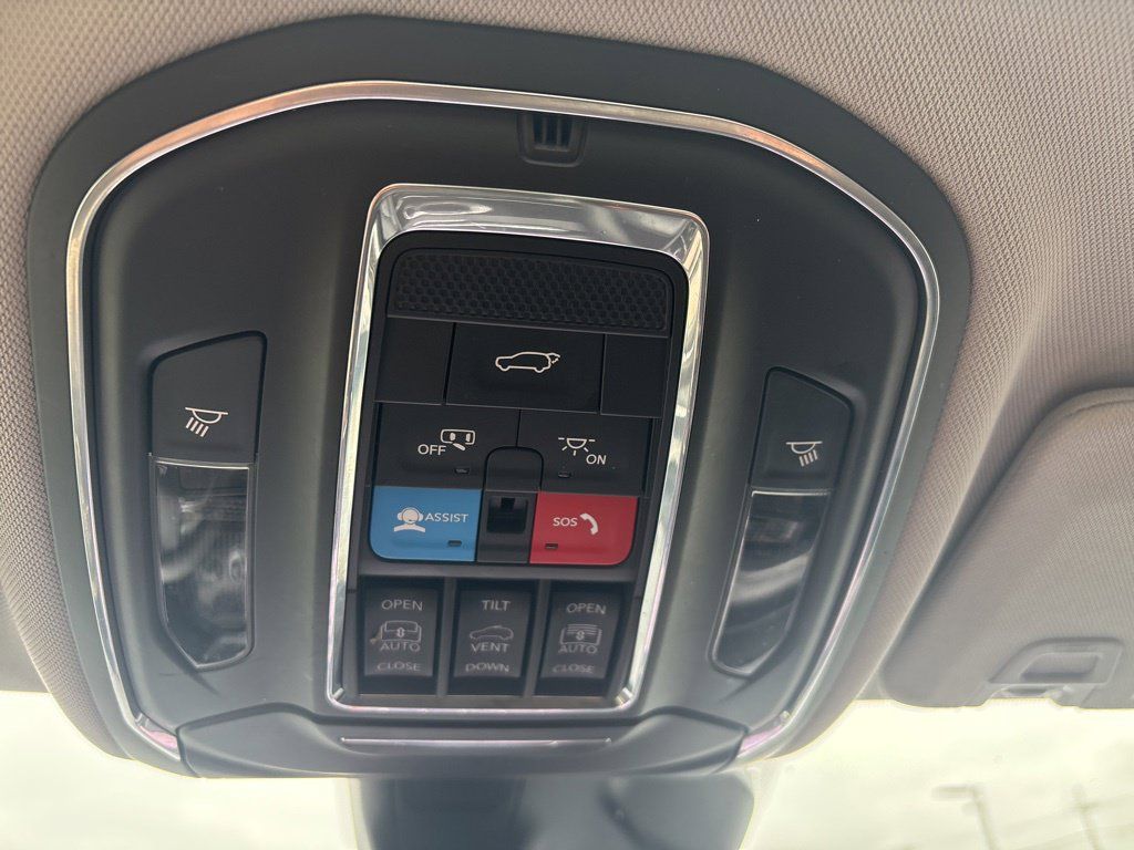 Used 2023 Jeep Grand Cherokee L Limited AWD/4WD image 40