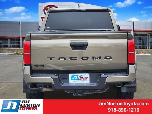 Used 2025 Toyota Tacoma TRD Sport image 7