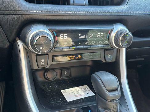 Used 2021 Toyota RAV4 XLE image 11