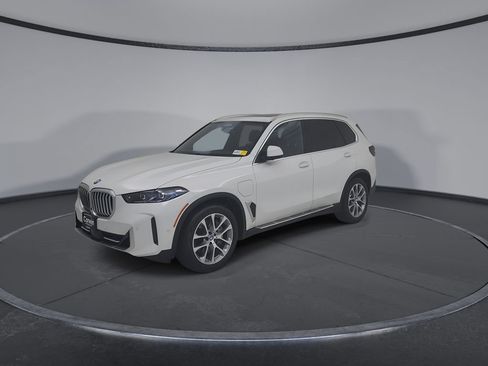 Used 2025 BMW X5 xDrive50e AWD/4WD image 7