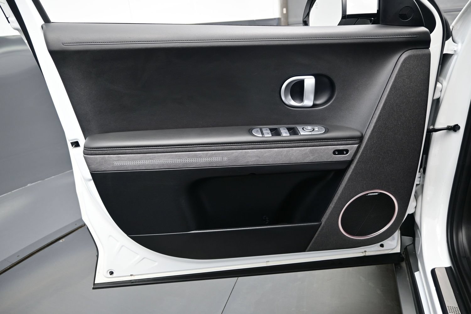 Certified 2024 Hyundai Ioniq 5 Limited AWD/4WD image 9