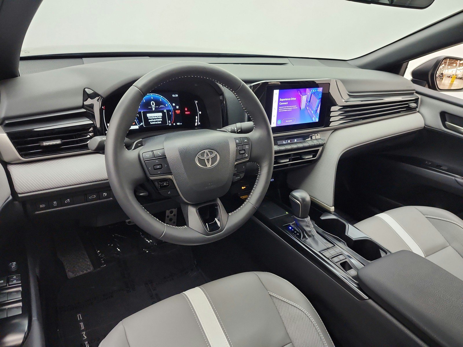 Used 2025 Toyota Camry SE w/ Convenience Package FWD image 14
