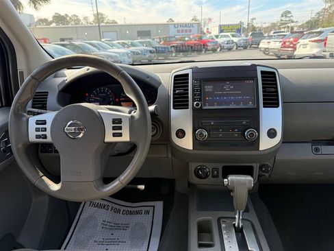 Used 2019 Nissan Frontier SV image 9