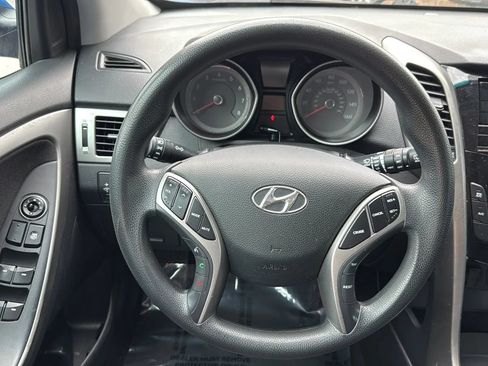 Used 2017 Hyundai Elantra GT FWD image 30