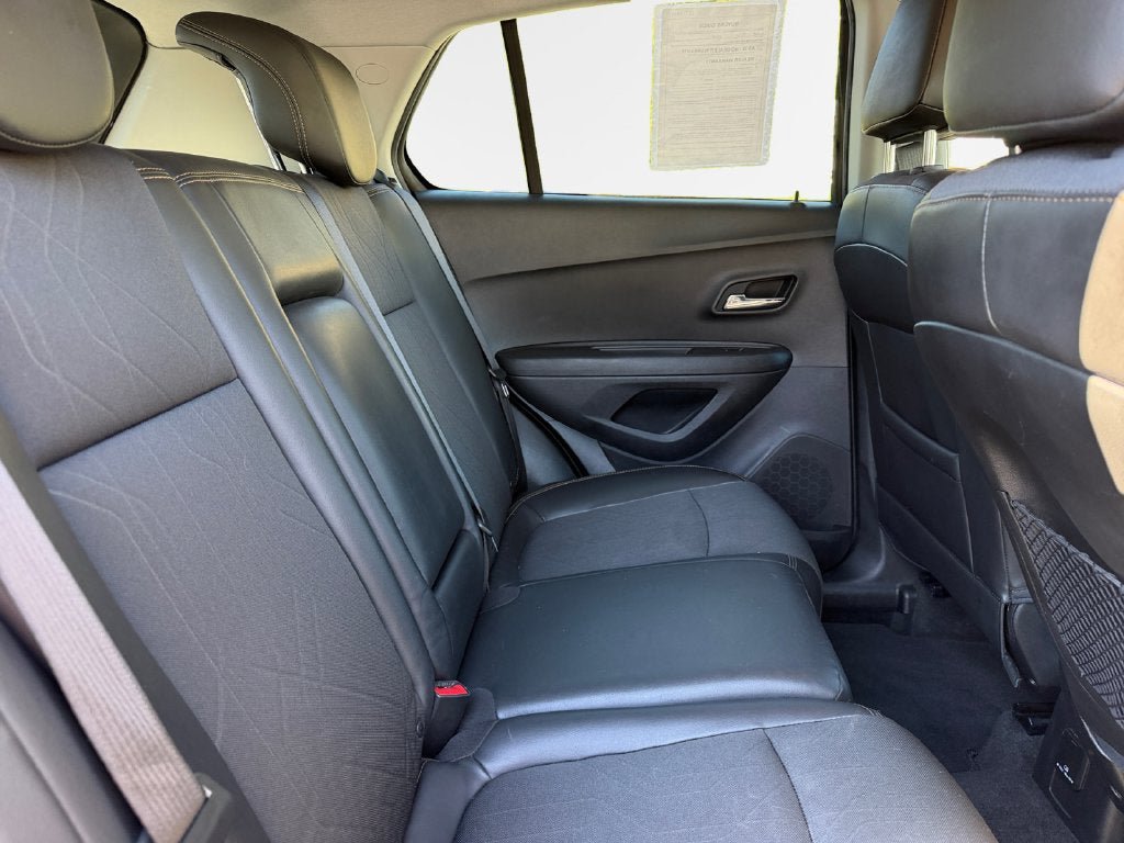 Used 2020 Chevrolet Trax LT w/ LT Convenience Package AWD/4WD image 26