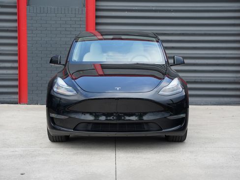 Used 2023 Tesla Model Y Long Range AWD/4WD image 5