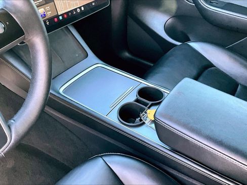 Used 2021 Tesla Model Y Performance AWD/4WD image 10