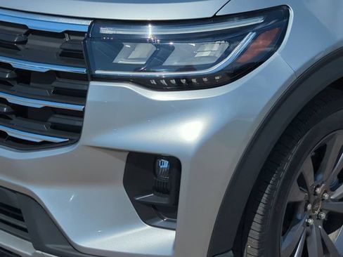 Used 2025 Ford Explorer Active w/ Active Comfort Package AWD/4WD image 9