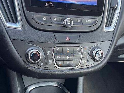 Used 2019 Chevrolet Malibu LT w/ Leather Package FWD image 20