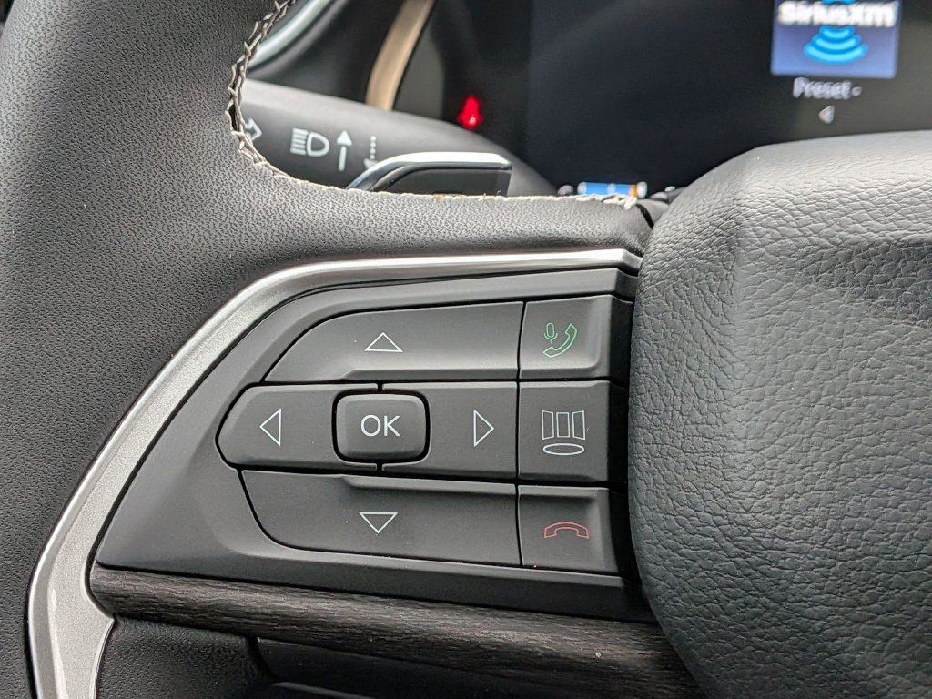 Used 2025 Jeep Grand Cherokee Limited w/ MOPAR Finishing Package AWD/4WD image 11