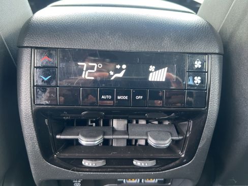 Used 2024 Jeep Grand Cherokee L Laredo w/ Luxury Tech Group I AWD/4WD image 43