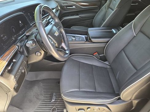 Used 2023 Cadillac Escalade Premium Luxury AWD/4WD image 13