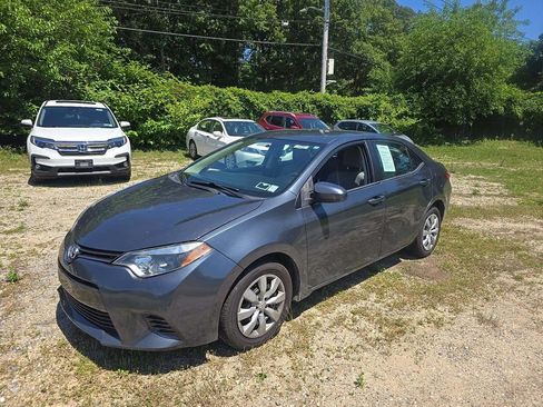 Used 2016 Toyota Corolla LE FWD image 2