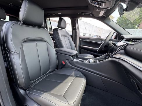 New 2025 Jeep Grand Cherokee L Limited w/ Black Appearance Package image 17