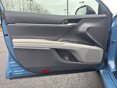 Used 2024 Toyota Camry SE image 11