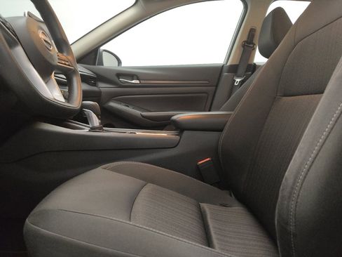 Used 2025 Nissan Altima 2.5 SV FWD image 17