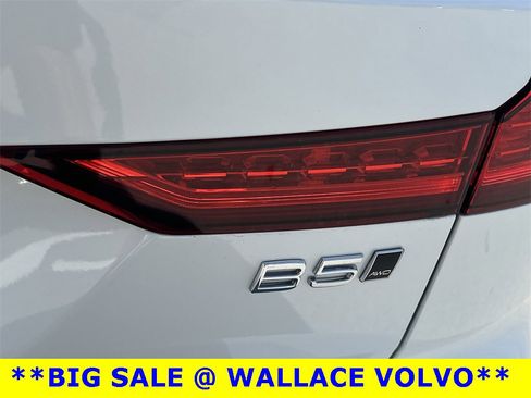 Used 2025 Volvo V60 B5 Cross Country Plus image 9