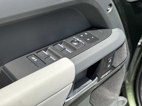 New 2026 Land Rover Defender 110 X-Dynamic SE AWD/4WD image 19