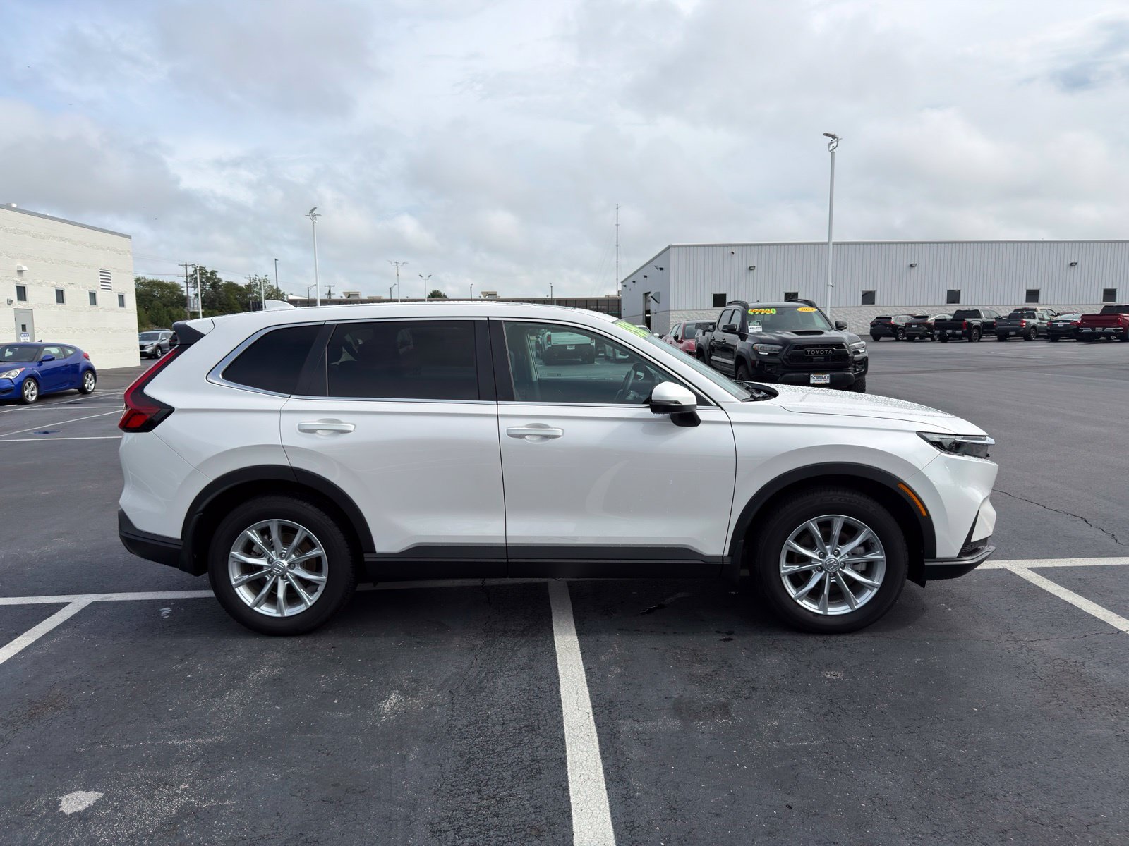 Used 2025 Honda CR-V EX-L image 7