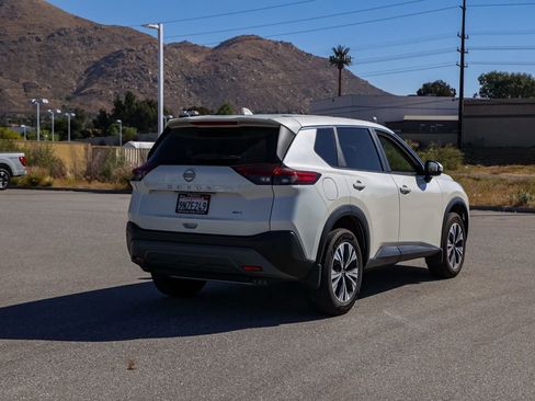 Used 2023 Nissan Rogue SV image 4