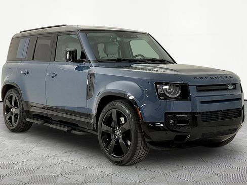Used 2025 Land Rover Defender 110 X-Dynamic SE image 3