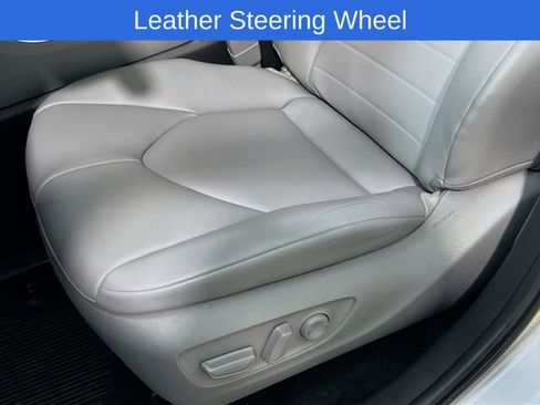 Used 2024 Toyota Highlander XLE image 9