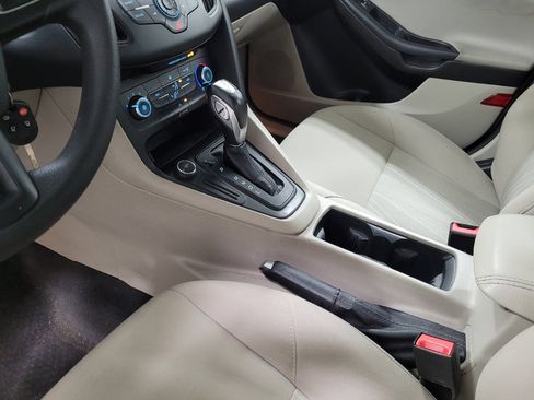 Used 2016 Ford Focus SE FWD image 26