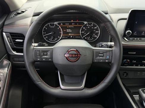 Used 2025 Nissan Rogue SV AWD/4WD image 13