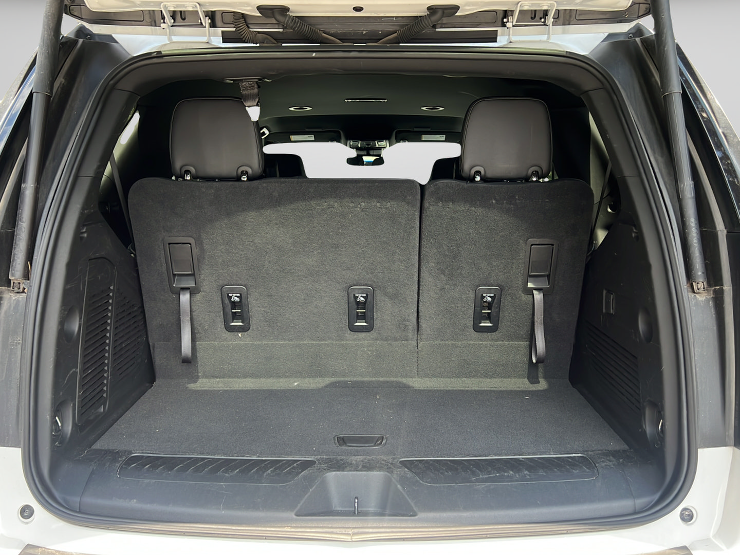 Used 2025 Chevrolet Tahoe LT RWD image 9