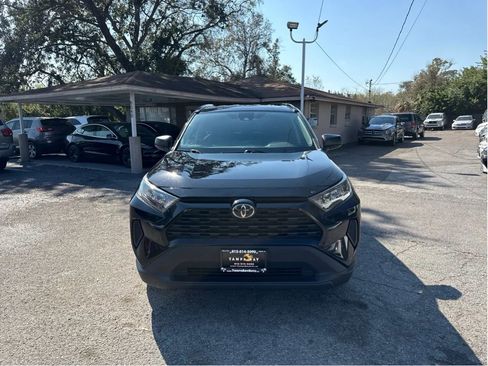 Used 2019 Toyota RAV4 LE image 2
