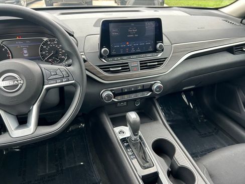 Used 2025 Nissan Altima 2.5 SV FWD image 16