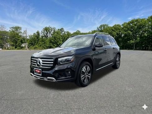 Used 2025 Mercedes-Benz GLB 250 4MATIC image 4
