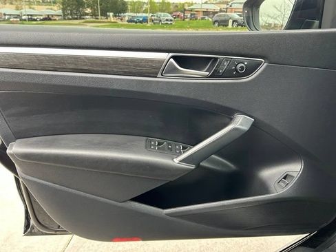 Used 2017 Volkswagen Passat 1.8T SE FWD image 10