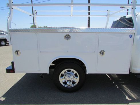 Used 2024 RAM 3500 SLT AWD/4WD image 16