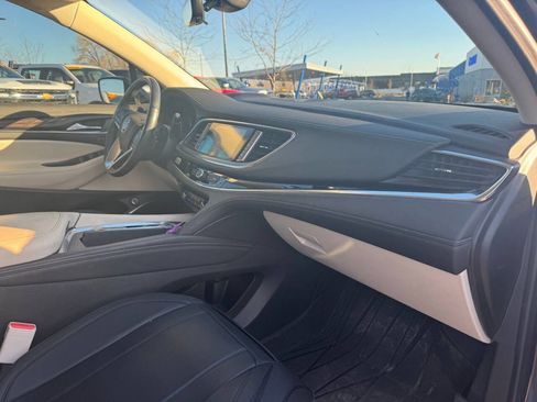 Used 2022 Buick Enclave Avenir w/ Avenir Technology Package image 17