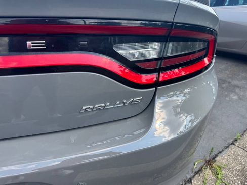 Used 2017 Dodge Charger SXT w/ AWD Plus Group image 6