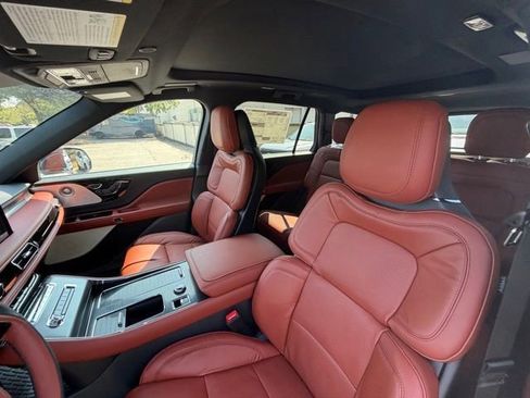 New 2025 Lincoln Aviator Reserve w/ Luxury Package image 12
