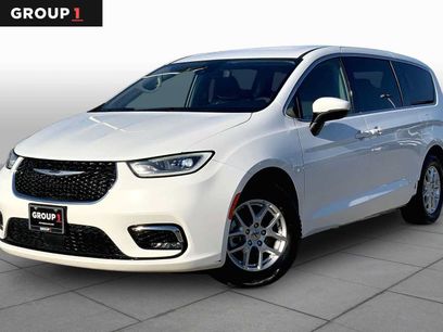 Used 2023 Chrysler Pacifica Touring-L