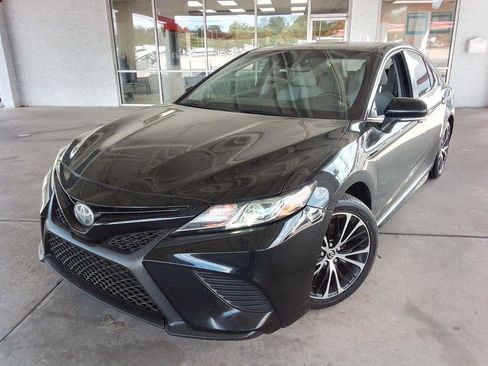 Used 2018 Toyota Camry SE w/ Convenience Package FWD image 1