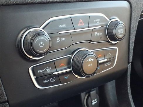 Used 2022 Dodge Charger SXT image 12
