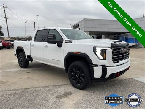Used 2025 GMC Sierra 2500 AT4 image 2