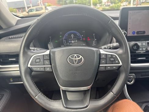 Used 2025 Toyota Grand Highlander AWD Hybrid image 17