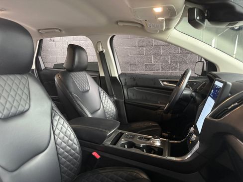 Used 2024 Ford Edge Titanium image 18