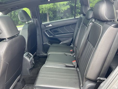 Certified 2023 Volkswagen Tiguan SE R-Line FWD image 29