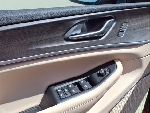 New 2026 Jeep Grand Cherokee Limited w/ Limited Altitude Package AWD/4WD image 15