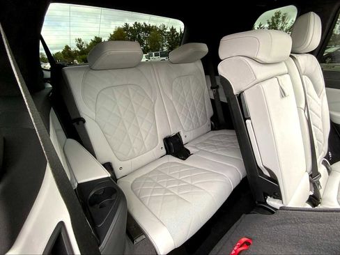 Used 2025 BMW X7 xDrive40i w/ Executive Package image 37