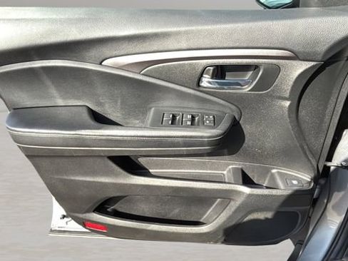 Used 2022 Honda Ridgeline Sport image 17